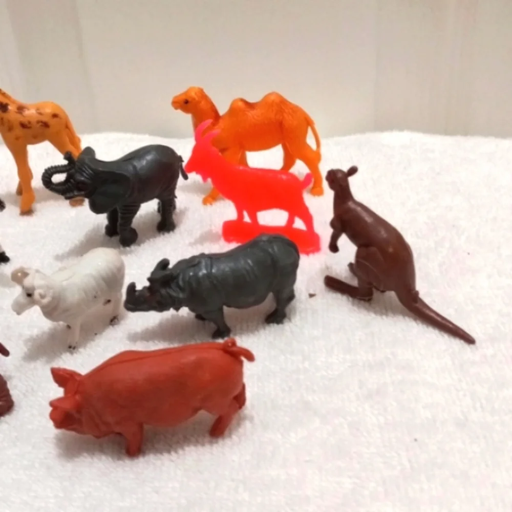 11 Hard Plastic Small Animals